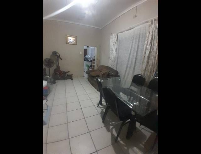 6 BEDROOM HOUSE FOR SALE IN BEZUIDENHOUT VALLEY